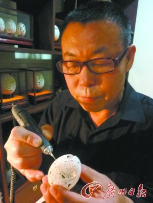 巧夺天工的艺术   蛋壳上的舞者